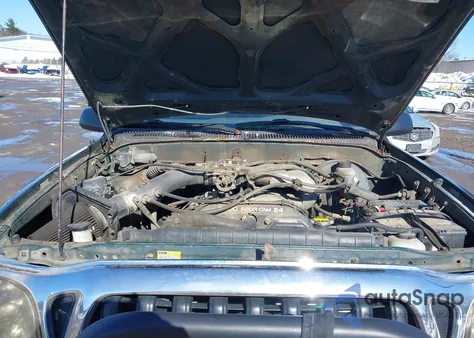2002 Toyota Tacoma Base V6 z USA, uszkodzony, nr VIN 5TEWN72N12Z035629